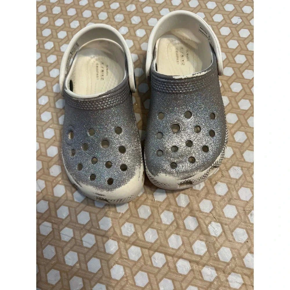 CROCS product pair